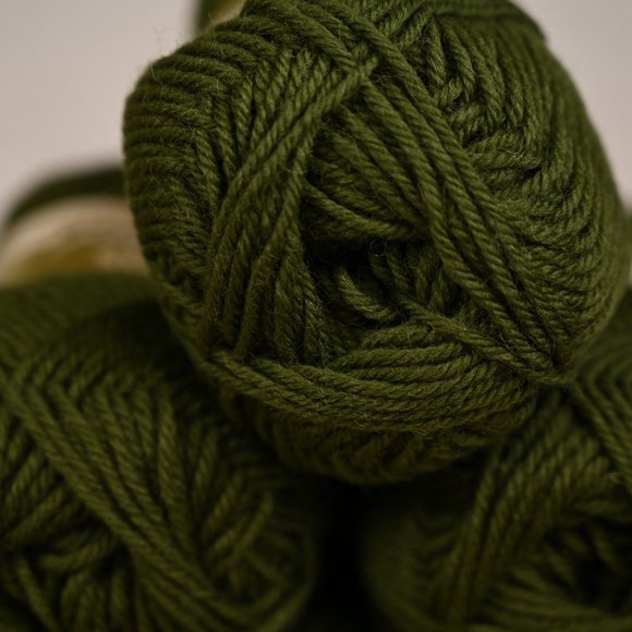 4 skeins-Classic Wool DK Superwash yarn Colour Green - Picture 5 of 7